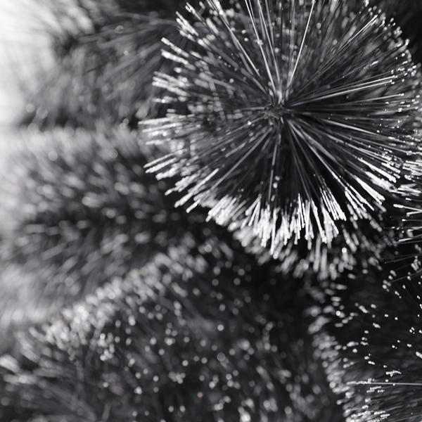 Black pine needles artificial Christmas tree with silver powder