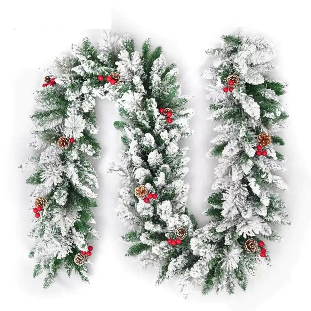 The evolution of Christmas garlands from tradition to modernity
